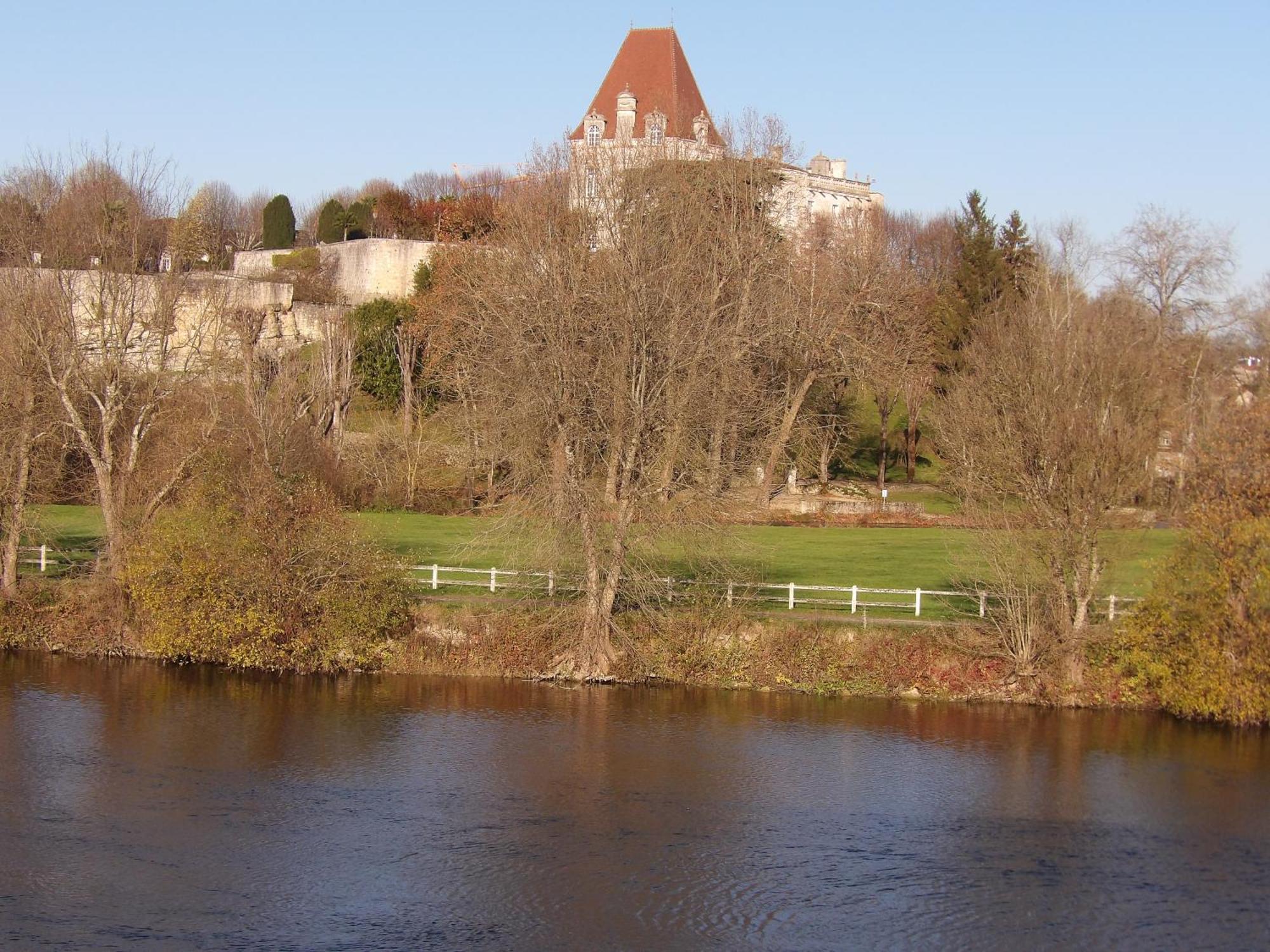 Villa Les Pilotis Du Cognac Bourg-Charente Exterior foto